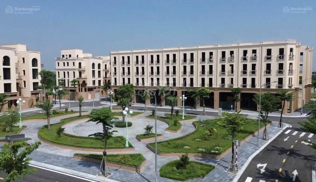Продается 35-метровый шпиндельный дом на берегу реки Фу Туй, Гиа Лам
