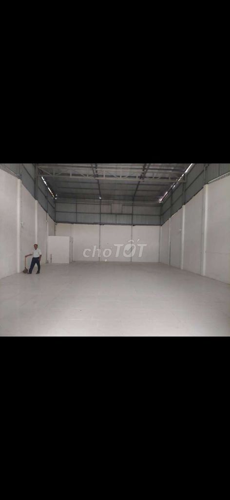 CHO THUÊ KHO,XƯỞNG 10X20M SÀN GẠCH MEN, Đ XE CÔNG 40F