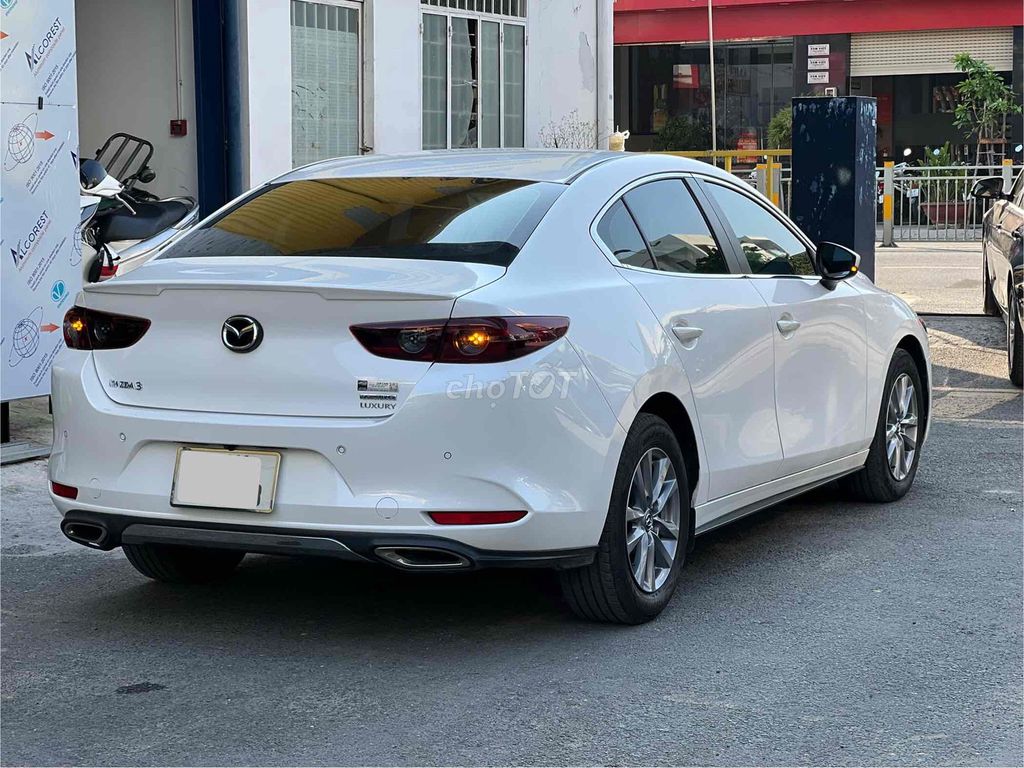 Mazda 3 2023 Luxury Trắng 27.000 km. Mua bán Ô tô tại Quận Tân Phú Tp Hồ Chí Minh được đăng bởi Nguyễn Tân Xe Lướt  hình 2