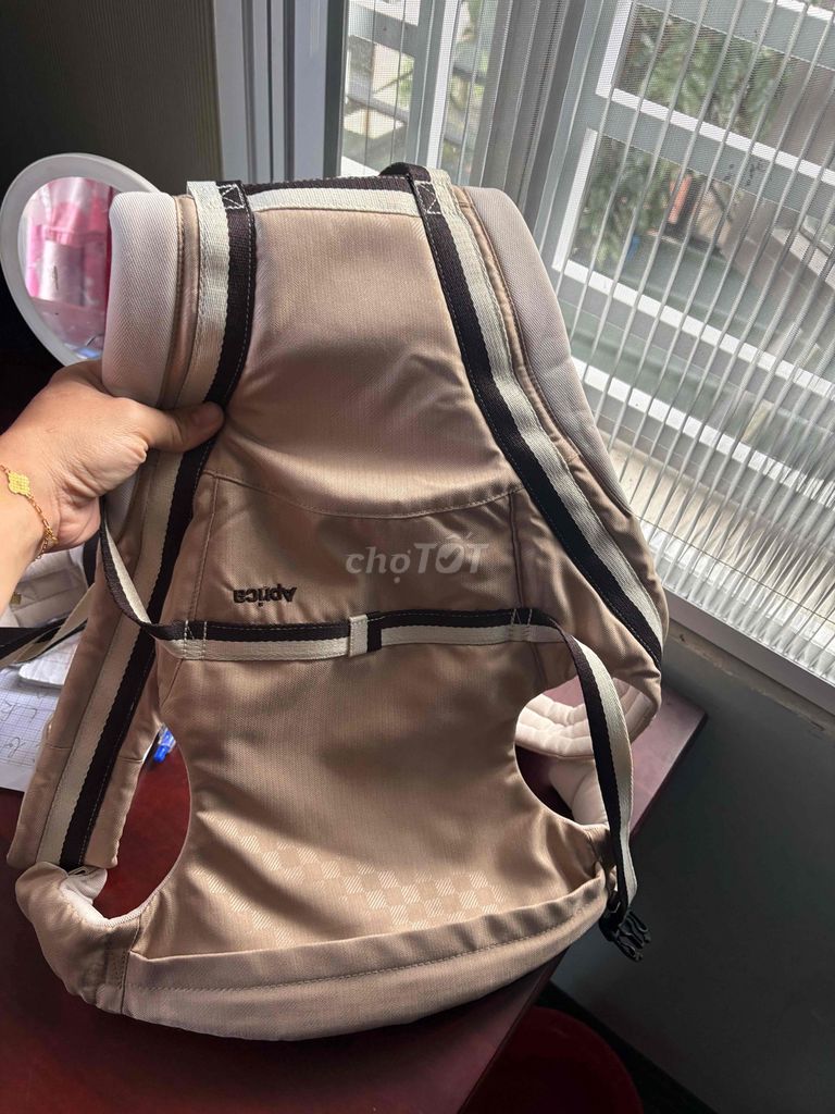 Địu em bé Aprica Nâu. Mua bán Mẹ và bé tại Quận Liên Chiểu Đà Nẵng được đăng bởi Ngân hình 1