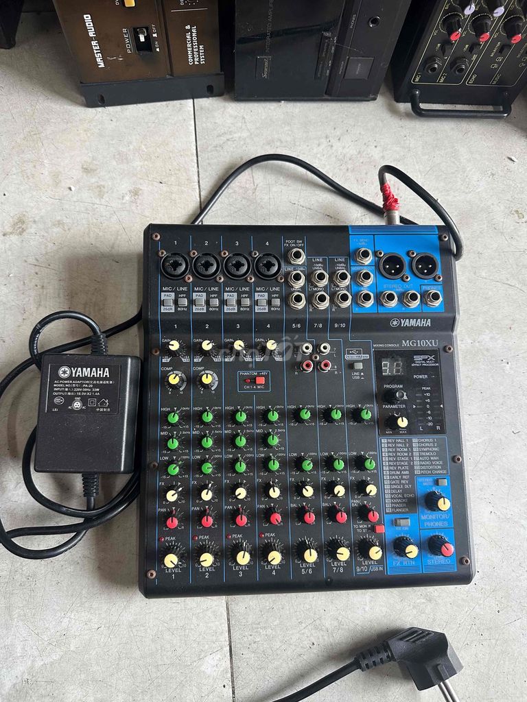 Mixer bàn Yamaha MG10XU.còn xài tốt. Mua bán Tivi, Âm thanh tại Quận Phú Nhuận Tp Hồ Chí Minh được đăng bởi  Bông Lê chuyên sỉ và lẻ âm thanh Nhật Mỹ hình 1