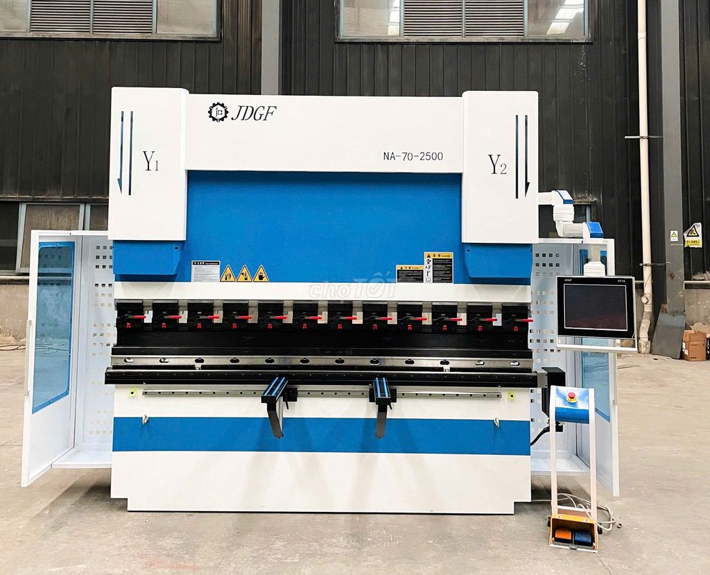 MÁY CHẤN CNC 70 TẤN 2M5