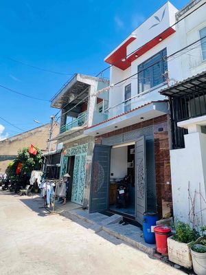 bán nhà 1 lầu 1 trệt. P Dĩ An