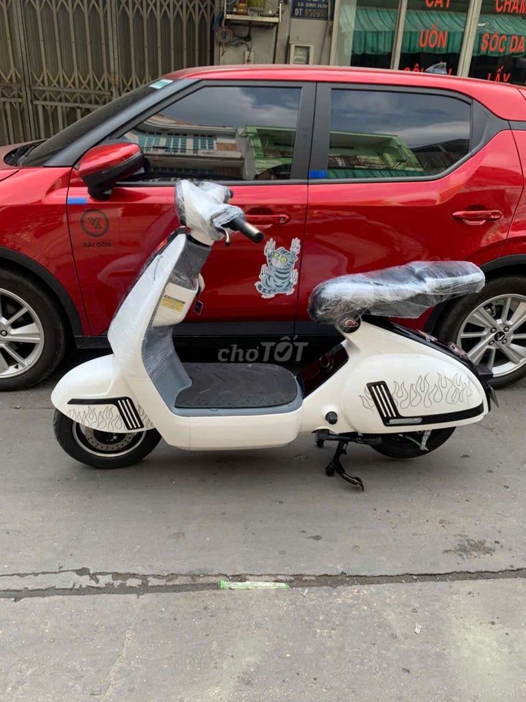 Kẹt tiền bán Xe đạp điện Vespa 946 Dior Trắng. Mua bán Xe điện tại Quận 8 Tp Hồ Chí Minh được đăng bởi Linh Linh hình 3