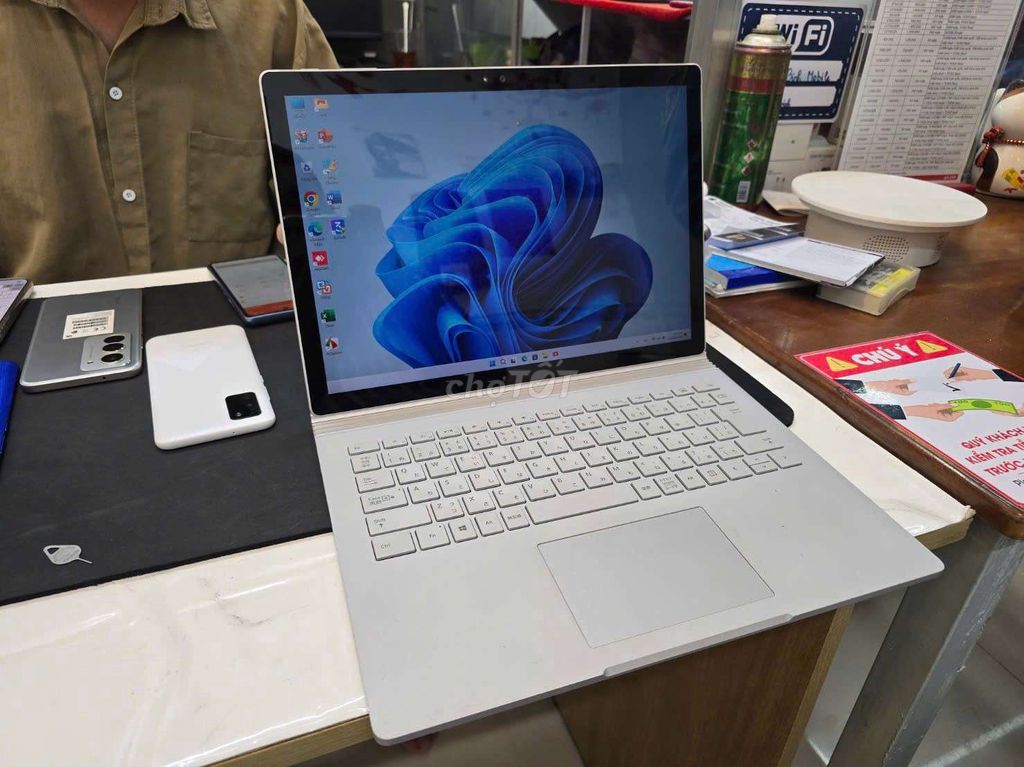 Laptop 2 trong 1 Microsoft Surface Book. Mua bán Laptop tại Huyện Bến Lức Long An được đăng bởi Hiếu Phạm hình 1