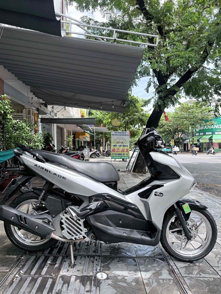 Honda Air Blade 2020, серебристый Porsche