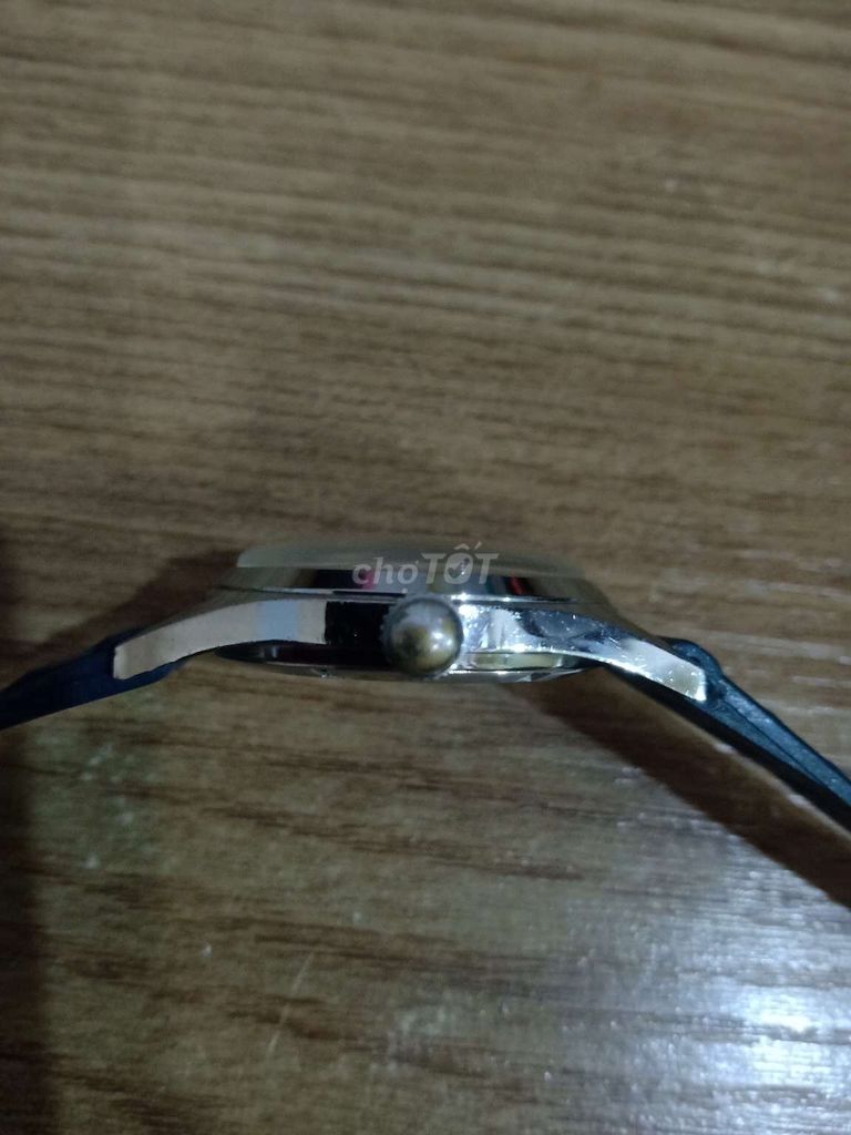 Đồng hồ lên cót tay hiệu ELFA nội địa cổ Thụy sỹ.