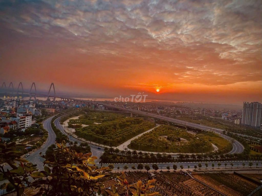 Апартаменты с 2 спальнями в Sunshine Riverside с видом на Красную реку и мост Nhật Tân