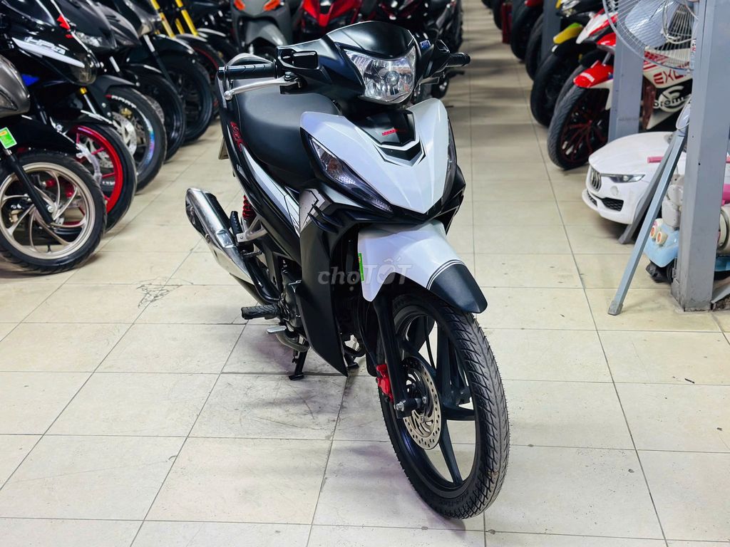 XE MÁY THỊNH PHÁT - WAVE RSX FI TRẮNG ĐEN V.ĐÚC. Mua bán Xe máy tại Quận Bắc Từ Liêm Hà Nội được đăng bởi XE MÁY THỊNH PHÁT XE LƯỚT GIÁ RẺ hình 1