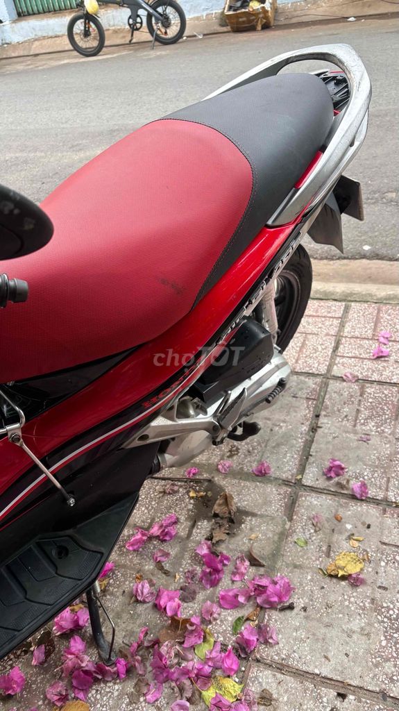 Honda Air Blade 2023 красно-черный