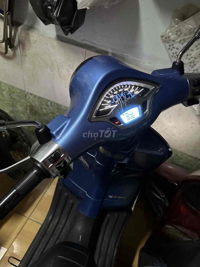 cần bán gấp xe vespa. Mua bán Xe máy tại Quận 8 Tp Hồ Chí Minh được đăng bởi Tuyet hình 2