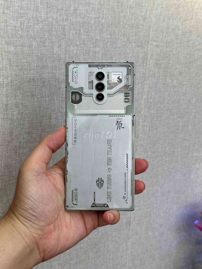 Red Magic 8 Pro 12/256GB chip 8 gen 2 màn 120hz. Mua bán Điện thoại tại Quận Ninh Kiều Cần Thơ được đăng bởi Quý Mobile Cần thơ hình 1