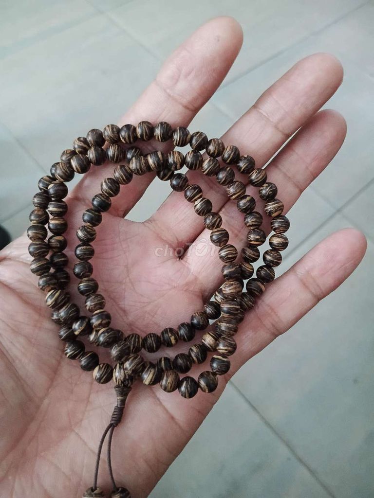 Vòng trầm hương 108 hạt 6 li Nâu. Mua bán Phụ kiện thời trang khác tại Quận Liên Chiểu Đà Nẵng được đăng bởi Cu hình 1