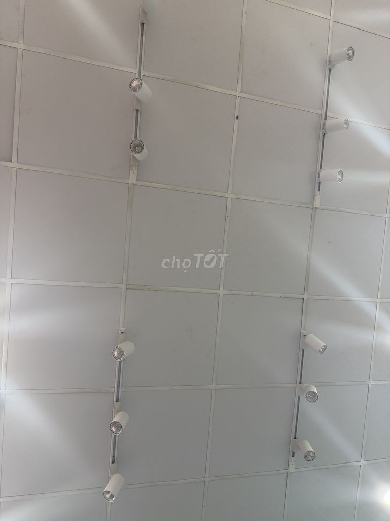 Đèn chiếu sáng màu Trắng. Mua bán Đèn tại Thành phố Vũng Tàu Bà Rịa - Vũng Tàu được đăng bởi Hiếu hình 1