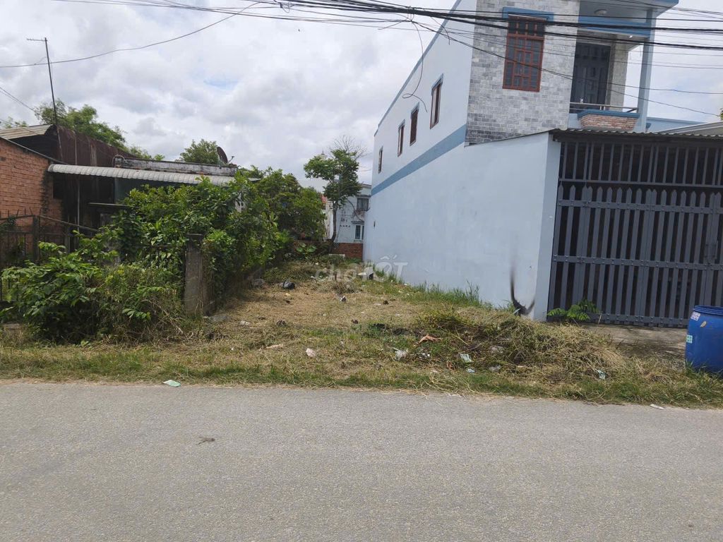 CHỦ NGỘP BÁN GẤP LÔ ĐẤT MTĐ SHR CÁCH QL22 1KM DT 140M2 GIÁ 750TR