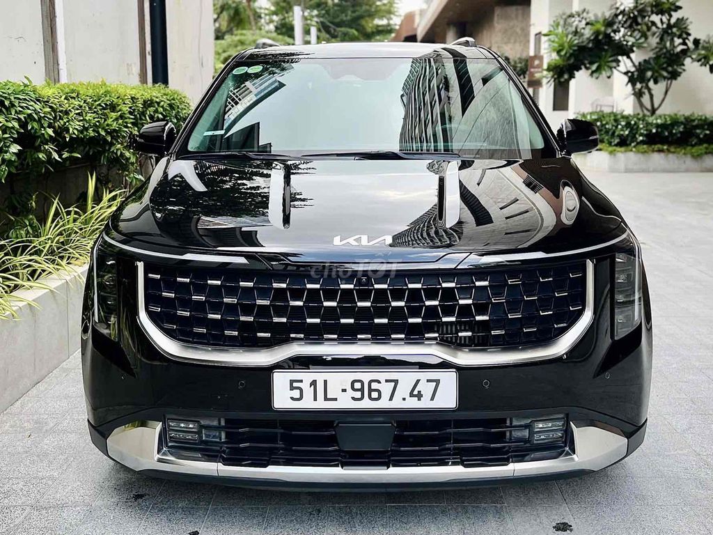 Kia Carnival 2025 2.2D Signature Черный/Коричневый 32.000км