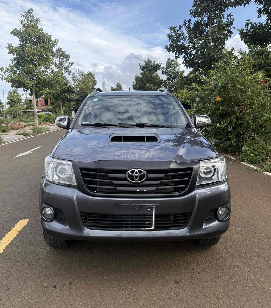 Toyota Hilux MT 2013 2 cầu Số sàn Xám