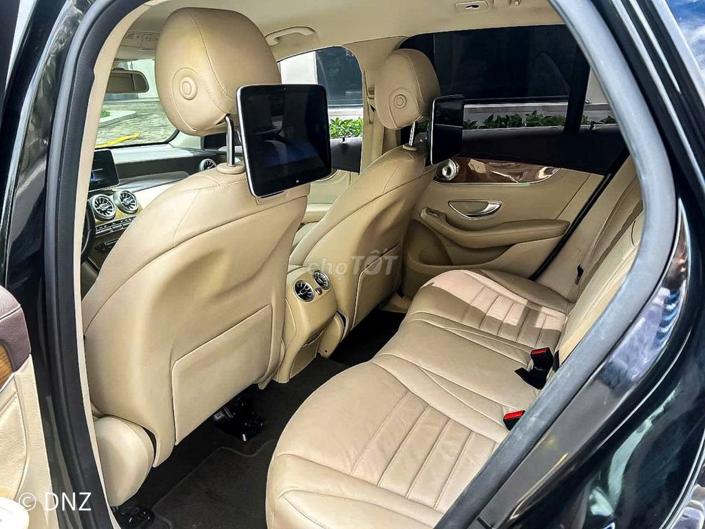 Mercedes Benz GLC250 4MATIC model 2020. Mua bán Ô tô tại Quận 7 Tp Hồ Chí Minh được đăng bởi JENNIE hình 8