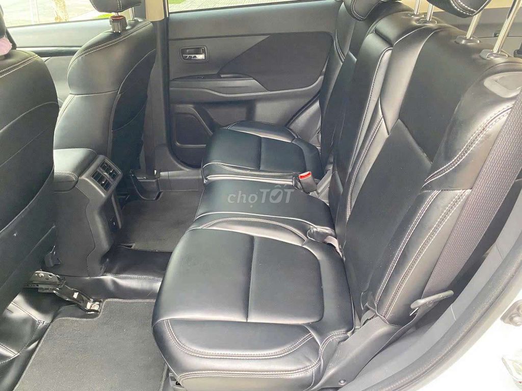 Mitsu Outlander 2022 2.0 CVT - 12000 km. Mua bán Ô tô tại Thành phố Thủ Đức Tp Hồ Chí Minh được đăng bởi VÕ NGỌC HOÀNG hình 6
