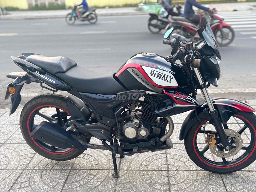 Môto benelli TNT 150 2017,xe sạch đẹp,máy chất êm. Mua bán Xe máy tại Quận Ninh Kiều Cần Thơ được đăng bởi Cửa Hàng Xe máy Tân Lập Hưng hình 3