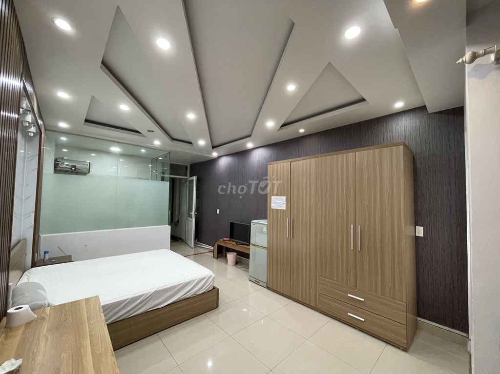 Cho thuê nhà 7 ngủ khép kín phố Văn Cao, DT: 60m2 x 5 tầng.