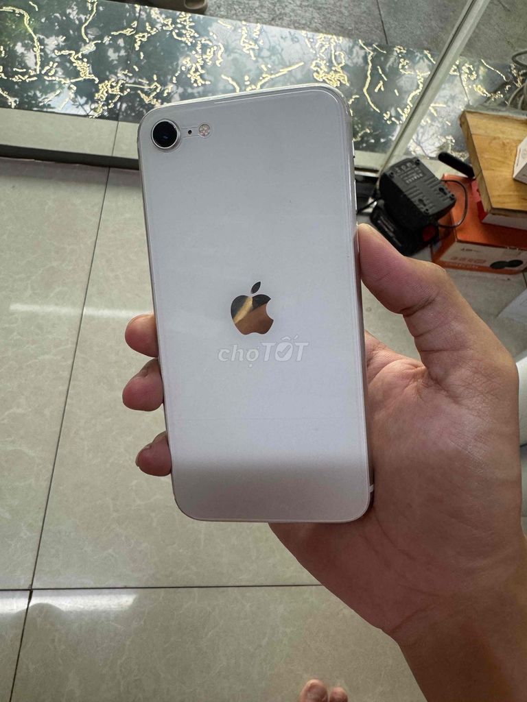 Apple iPhone SE gen 2 128GB Trắng Đã sử dụng. Mua bán Điện thoại tại Thành phố Biên Hòa Đồng Nai được đăng bởi pikapu hình 1