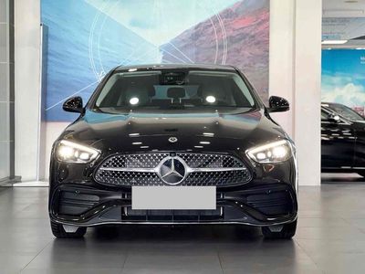 Mercedes Benz C Class 2025 C300 V2 AMG siêu lướt. Mua bán Ô tô tại Quận Bình Thạnh Tp Hồ Chí Minh được đăng bởi Hùng Mercedes Haxaco Hàng Xanh hình 1