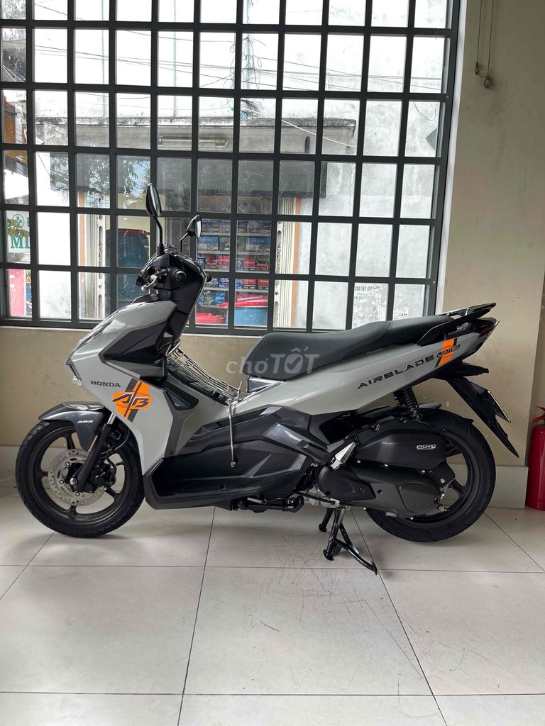 air blade 125cc . máy zin im . ko hú. đúng màu