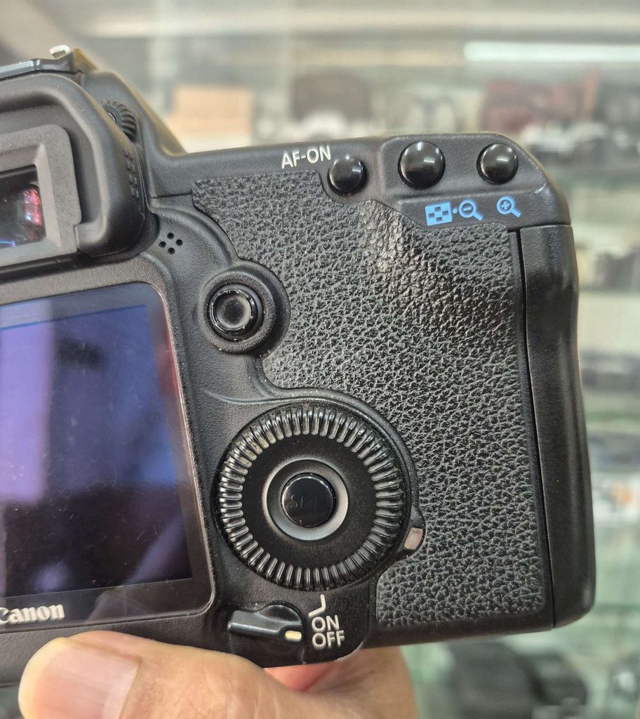 Máy ảnh Canon EOS 5D Mark II Đen. Mua bán Máy ảnh, Máy quay tại Quận 1 Tp Hồ Chí Minh được đăng bởi Phạm Gia hình 1