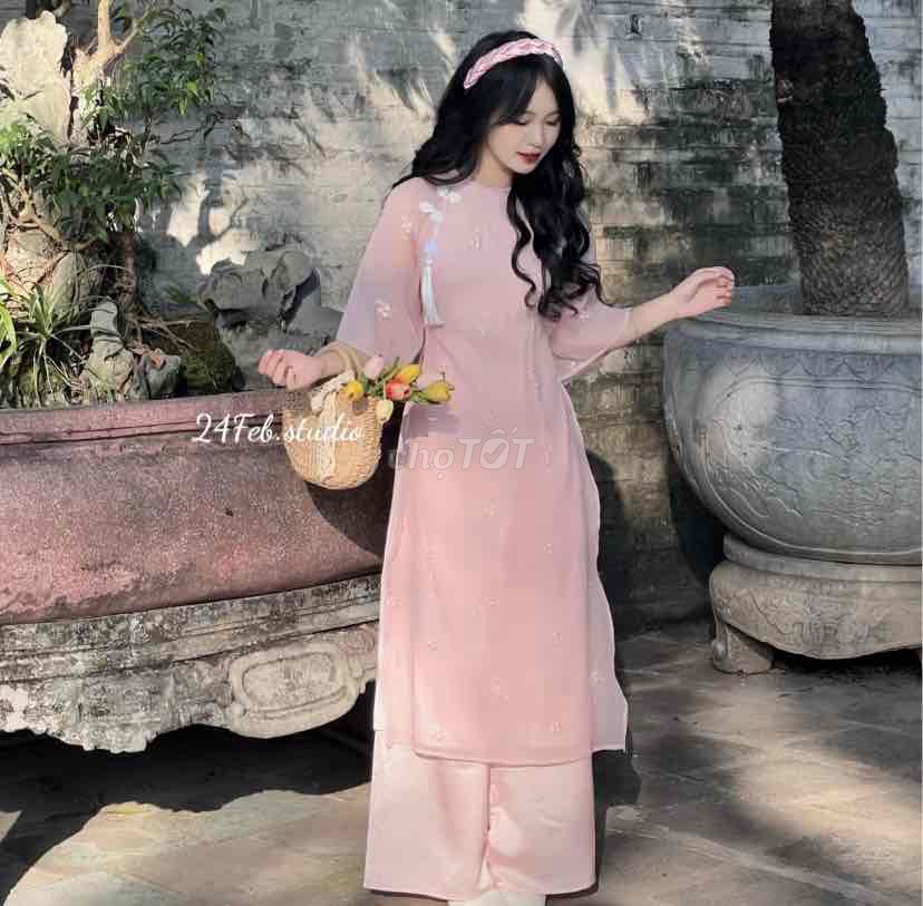 Áo dài cách tân Nữ Tơ thêu. Mua bán Quần áo tại Huyện Dầu Tiếng Bình Dương được đăng bởi Ngoc Linh hình 1