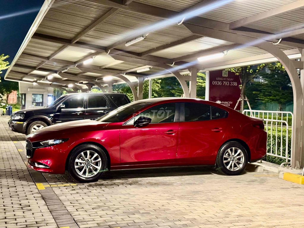 Mazda 3 1.5 Luxury 2023 красный, 40 тыс. км