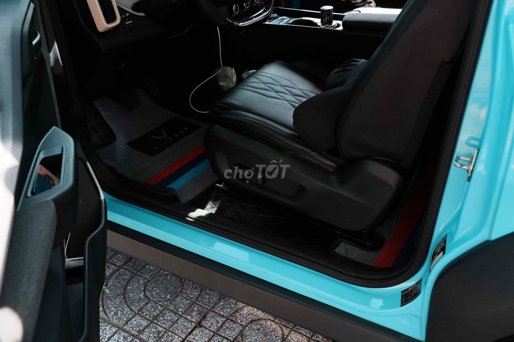 VinFast VF3 Синий - Белая крыша 20 тыс. км