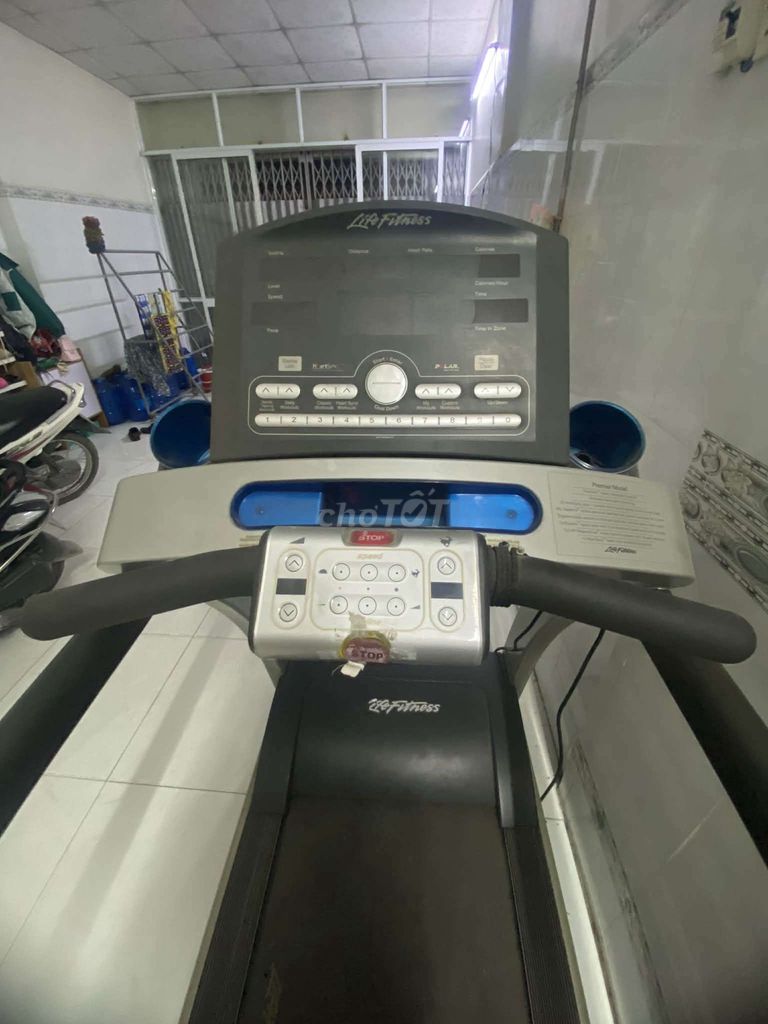 Máy chạy bộ Life Fitness T5s. Mua bán Đồ thể thao, Dã ngoại tại Huyện Cần Đước Long An được đăng bởi Vo Vĩ Khang hình 1