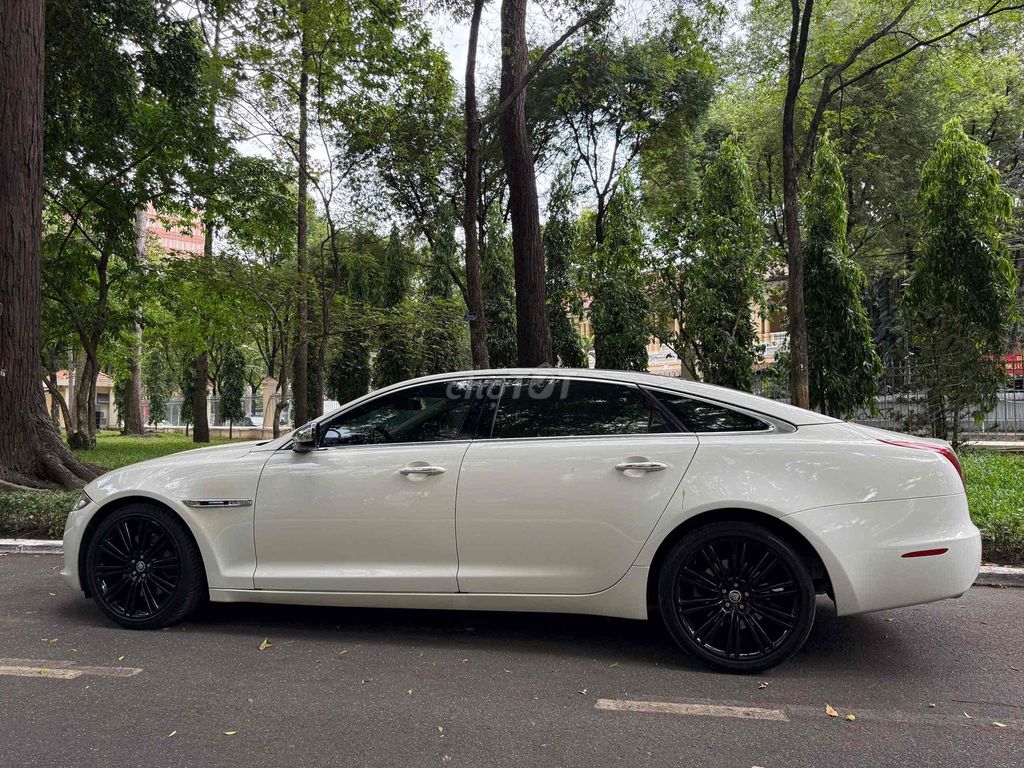 Jaguar XJ series 2010 - 105000 km. Mua bán Ô tô tại Quận 11 Tp Hồ Chí Minh được đăng bởi Nam hình 4