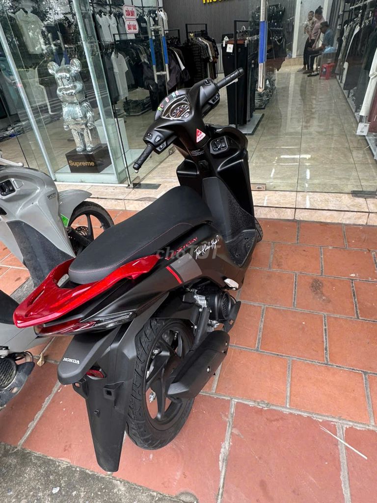 Honda Vision 2025 Đen 3000km. Mua bán Xe máy tại Huyện Vụ Bản Nam Định được đăng bởi Trần Khánh Huyền hình 2