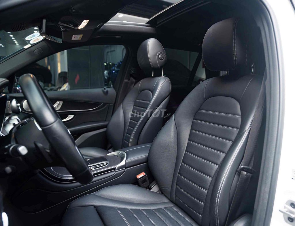 Mercedes GLC300 4Matic Model 2022 - Trắng/Đen. Mua bán Ô tô tại Quận 7 Tp Hồ Chí Minh được đăng bởi Thật Nguyễn LongAnh Auto hình 8