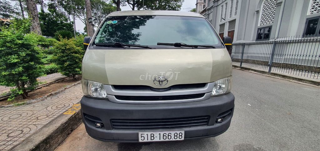 Toyota Hiace 2009 máy xăng mới 80%