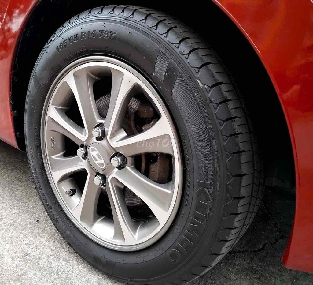 Hyundai i10 Bản đủ Đỏ. Mua bán Ô tô tại Quận Nam Từ Liêm Hà Nội được đăng bởi Nguyễn Đức Trọng hình 6