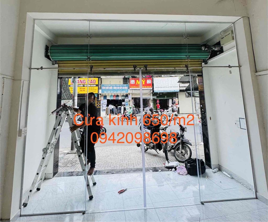 Cửa kính cường lực. Mua bán Nội thất, đồ gia dụng khác tại Huyện Hóc Môn Tp Hồ Chí Minh được đăng bởi Nhôm Kính Quang Khải hình 1