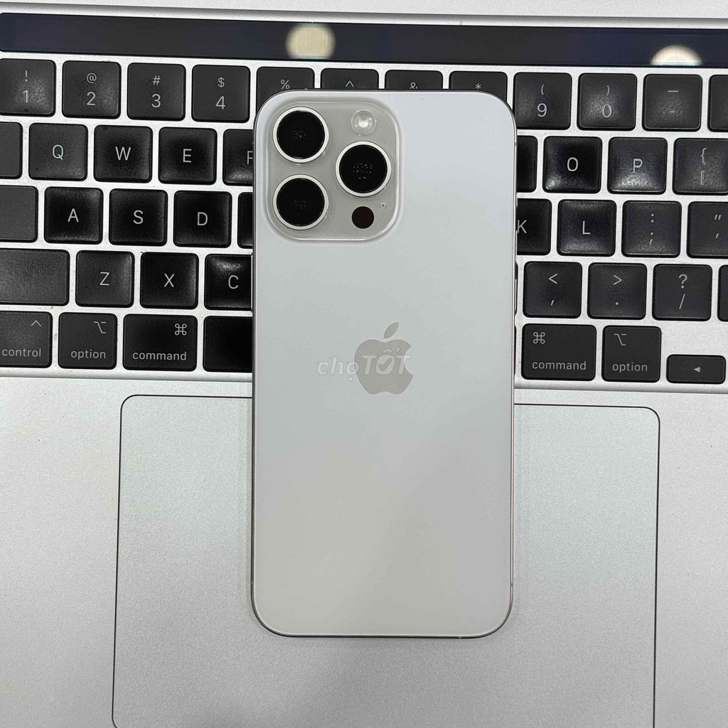 iPhone 15 Pro Max 256GB Trắng Titan máy đẹp keng. Mua bán Điện thoại tại Thành phố Buôn Ma Thuột Đắk Lắk được đăng bởi Nguyễn Hoàng hình 1