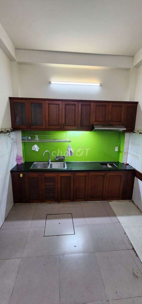 Tủ bếp Gỗ Nâu Hiện đại nhiều ngăn. Mua bán Tủ, kệ gia đình tại Thành phố Thủ Đức Tp Hồ Chí Minh được đăng bởi bụi phát tai hình 1