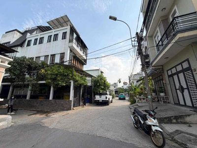Townhouse 180 m² · 6 bed · Đường số 2