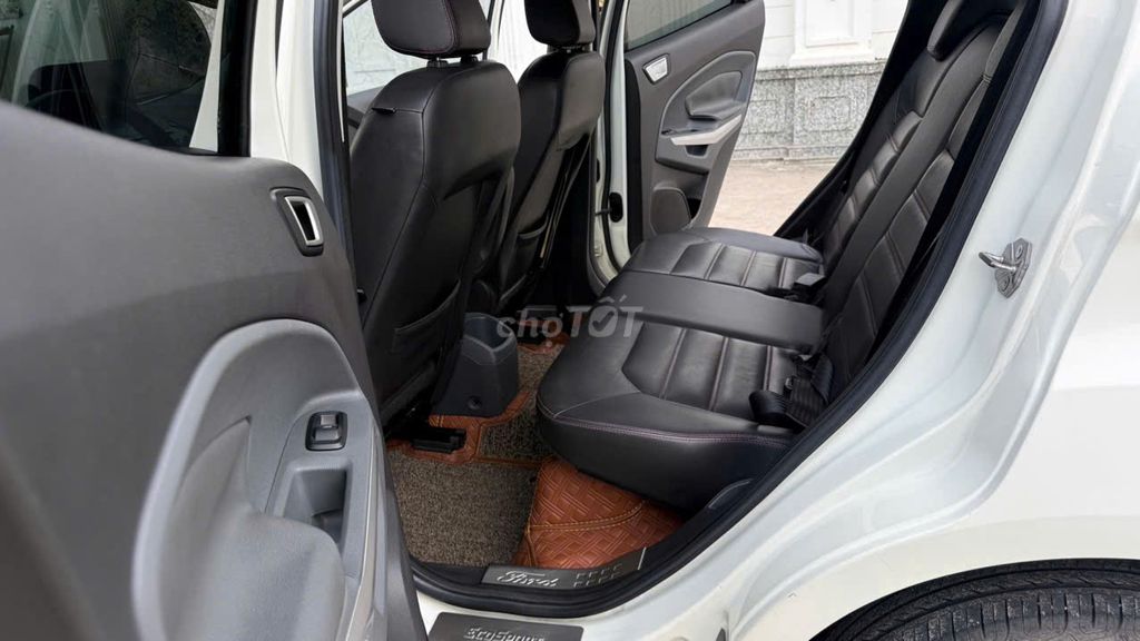 Ford EcoSport белый 5 мест 119.024 км