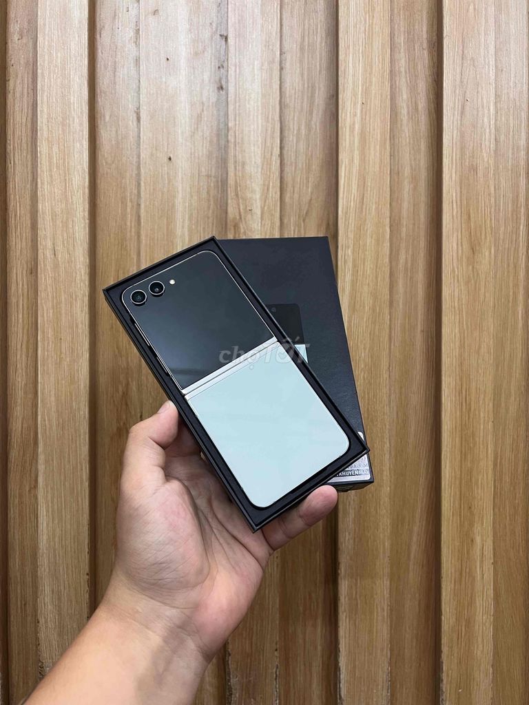 Samsung Z Flip 5 256GB Nguyên bản. Mua bán Điện thoại tại Quận Đống Đa Hà Nội được đăng bởi  HT Mobie Trả góp nợ xáu bao duyệt hình 1