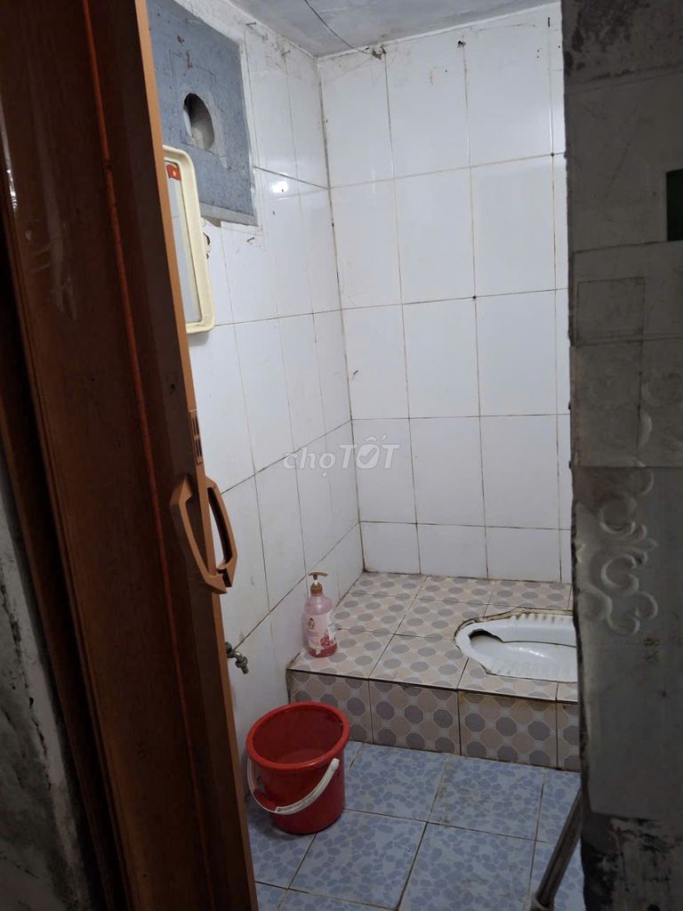 Сдается комната в доме 4-го класса, свет и вода по гостарифу