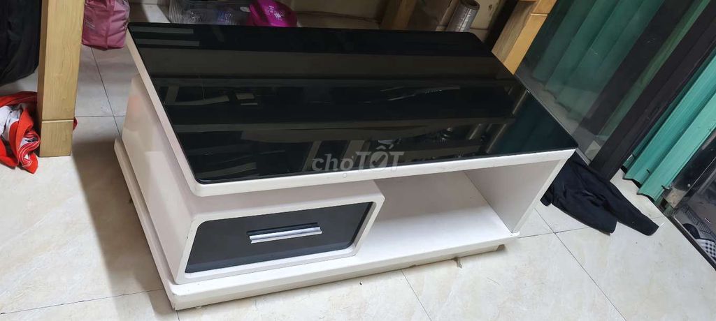 Bàn trà Gỗ Kính Trắng Đen 1m x 50cm. Mua bán Bàn ghế tại Quận Tây Hồ Hà Nội được đăng bởi nguyen van chien hình 1
