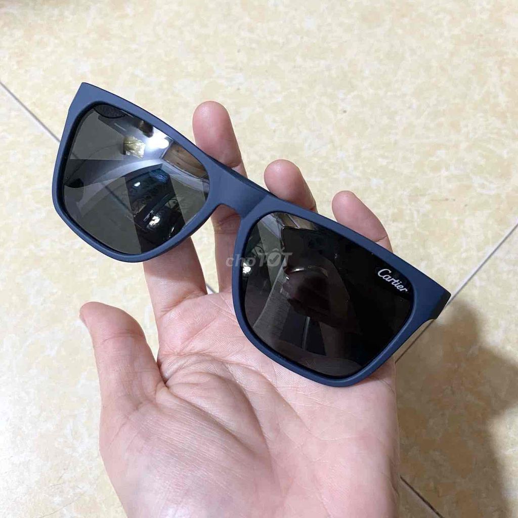 Kính râm Cartier Xanh đậm Chống tia UV. Mua bán Phụ kiện thời trang khác tại Thành phố Chí Linh Hải Dương được đăng bởi Quỳnh Nga 2hand hình 1