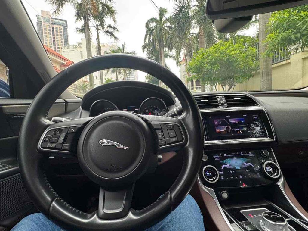 Jaguar XE Portfolio 2.0 sx 2015 mới lăn bánh 84.00. Mua bán Ô tô tại Quận Tân Phú Tp Hồ Chí Minh được đăng bởi Phước Nguyễn hình 7