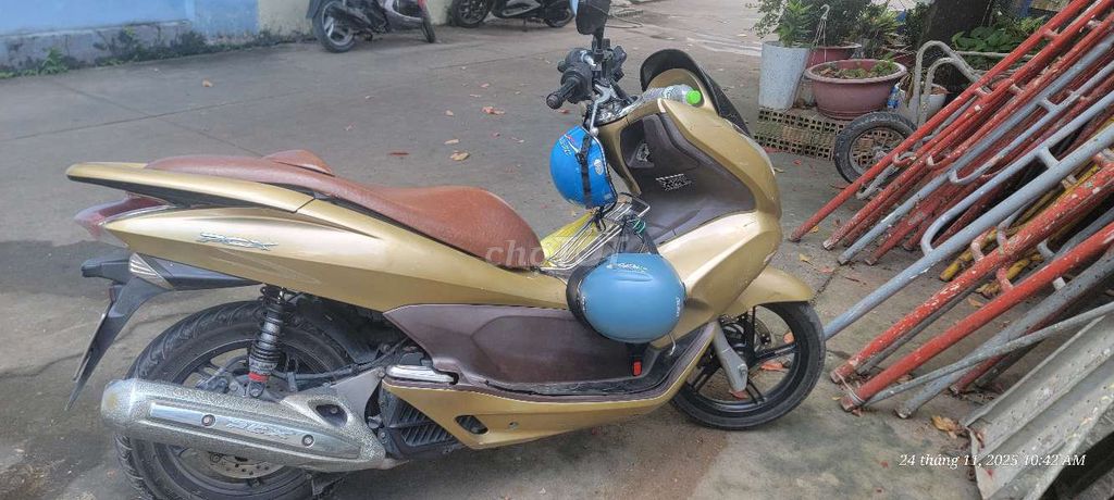 Honda PCX Vàng đồng. Mua bán Xe máy tại Quận Gò Vấp Tp Hồ Chí Minh được đăng bởi Nguyễn Thế Hiển hình 2