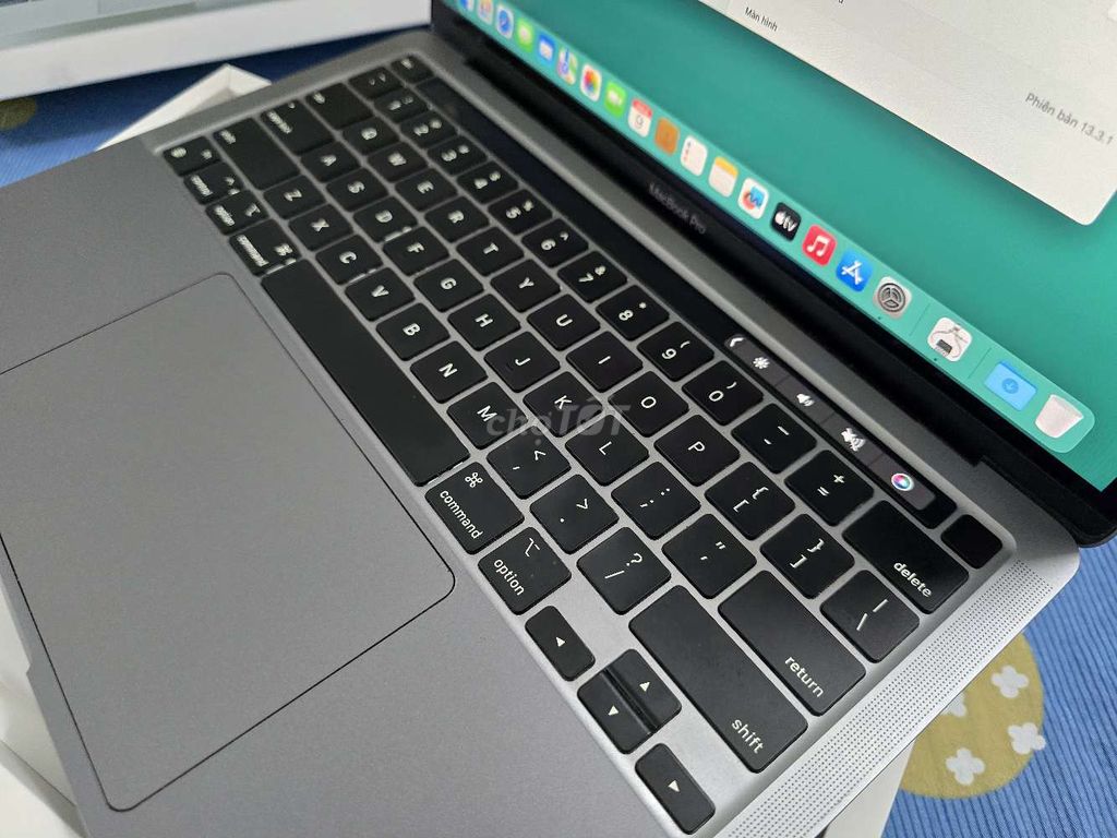 Macbook pro M2 đẹp 99% fullbox mới xạc 67 lần